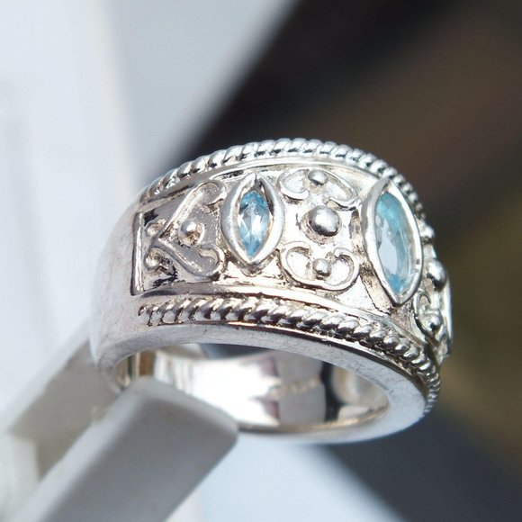 Topaz Multi-Stone Blue Topaz Silver Ring Sz 7 3/4 - Picture 1 of 10